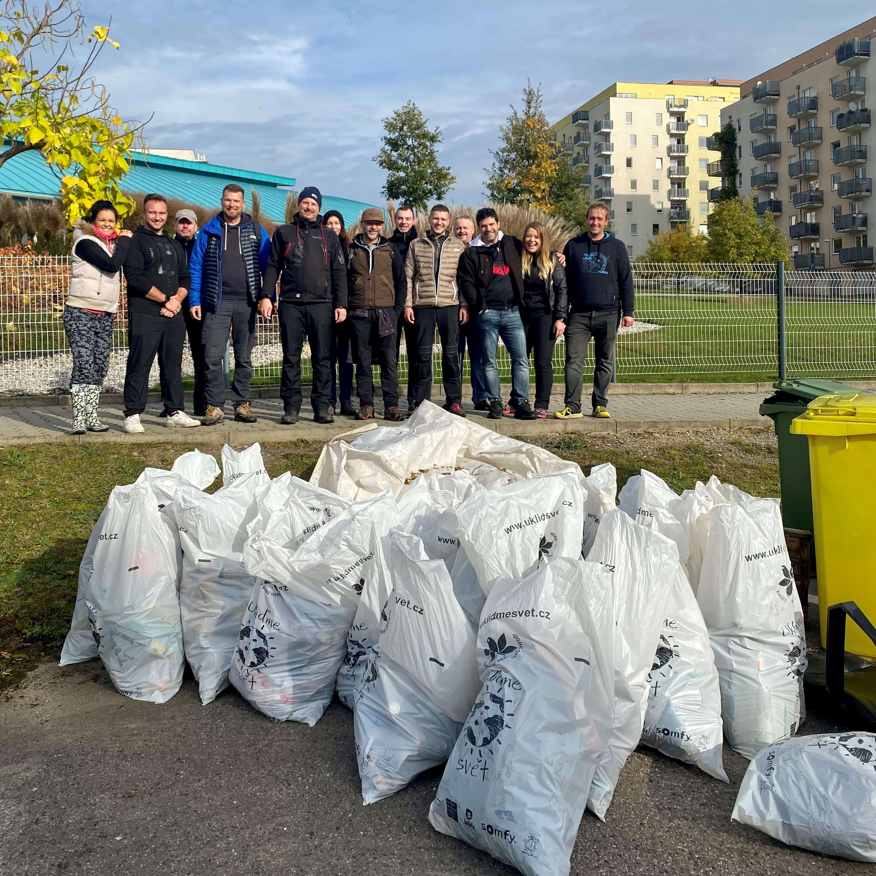 <p><strong>CLEANUP DAY</strong><br />
Prague, Czech Republic – On October 21, fourteen Eastern Europe BU employees participated in cleaning up a park near the office called Central Park. A great team effort resulted in the collection of about 30 garbage bags. </p>

